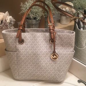 💥💥✨NEW✨💥💥Michael Kors EW Signature Tote